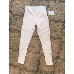 NWT Define Your Inspiration Crisp White Leggings